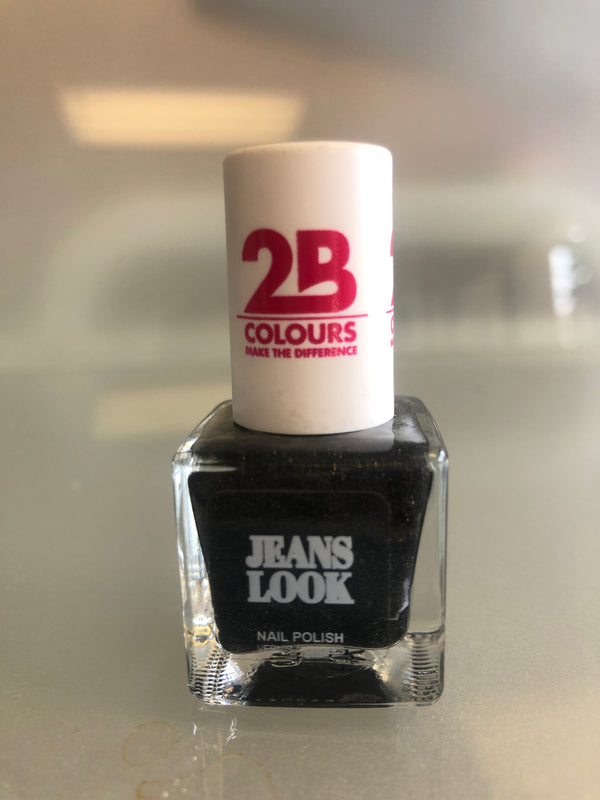 2B  Colours make the difference nail polish 060