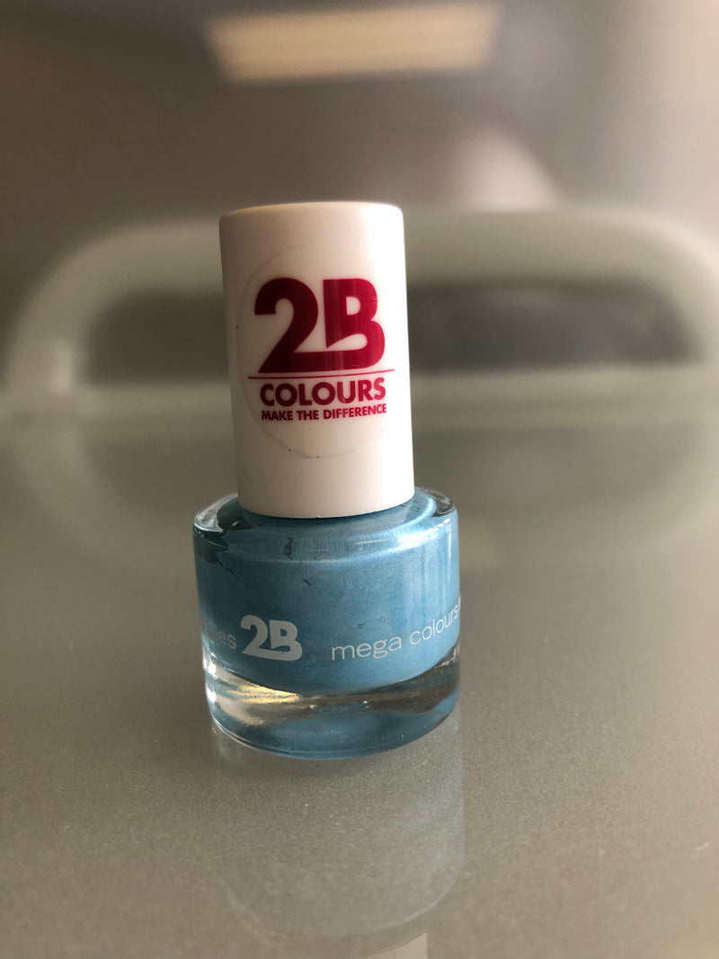 2B  Colours make the difference nail polish 042 mat Satin pastel Blue