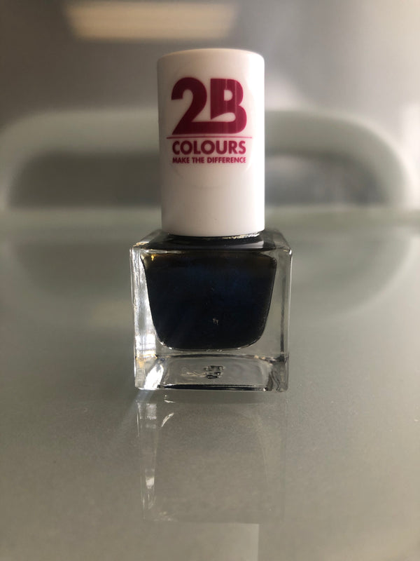 2B  Colours make the difference nail polish 091 Addicted to the Night
