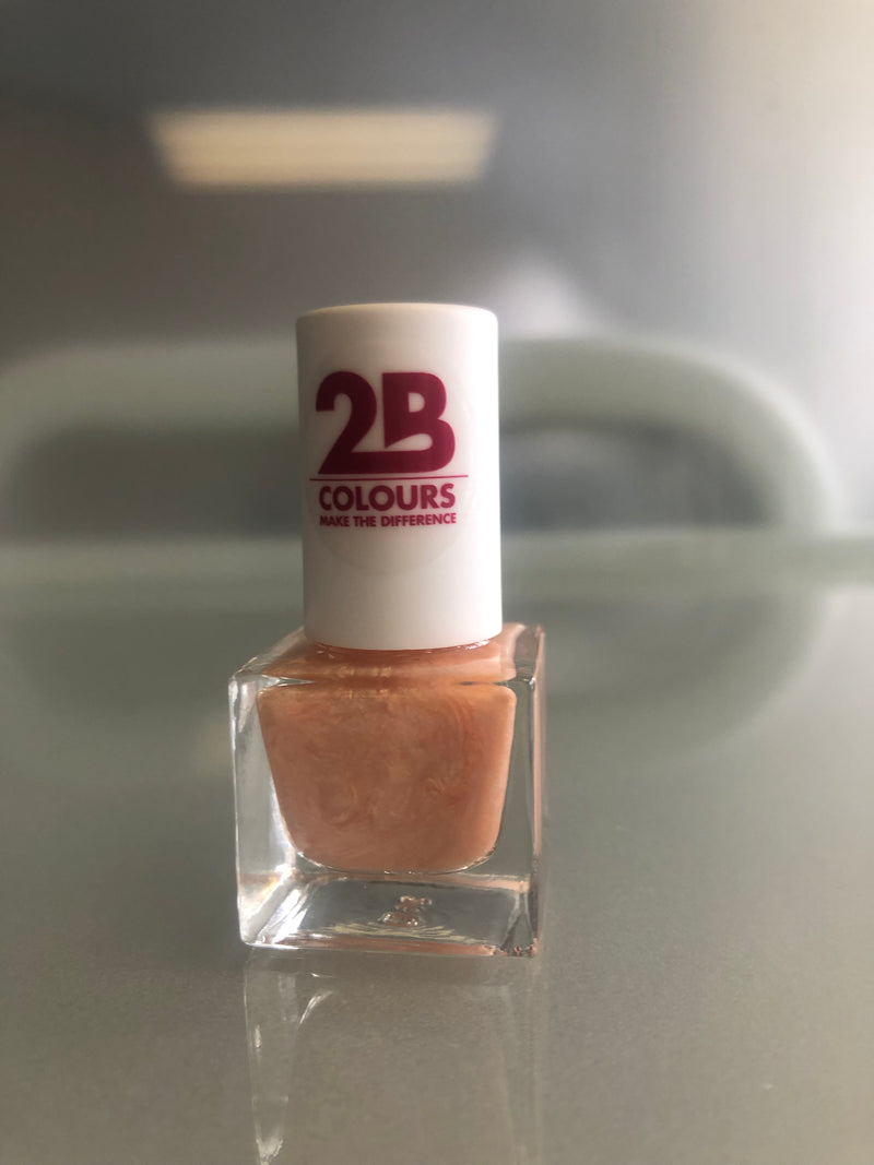2B  Colours make the difference nail polish 082 Sweet Pearl